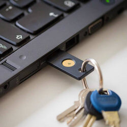 YubiKey NEO in USB Port 720x720